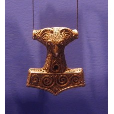 Bull-like symbol on the hammer of Thor